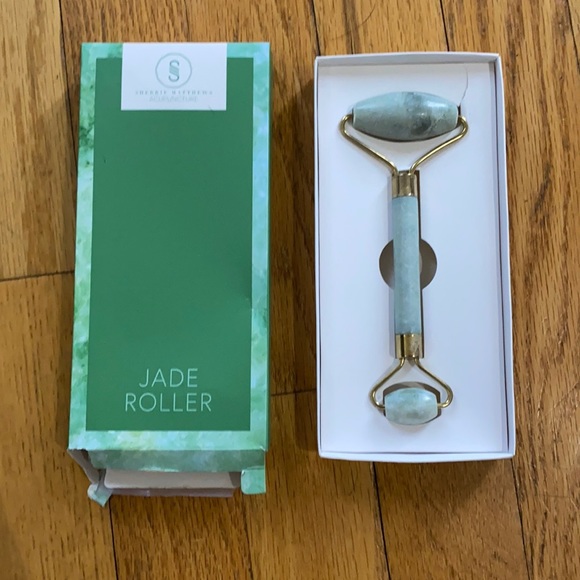 Sherrie Matthew’s Acupuncture Jade Stone Roller - Picture 1 of 1